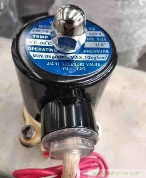 PLC的輸出方式:繼電器和晶體管 PLC的輸出方式:繼電器和晶體管