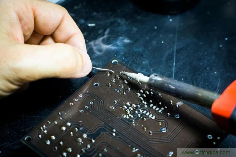 如何引腳接地十字焊盤，過孔完全接地?