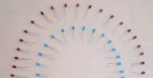 為什么鋁電解電容不能承受反向電壓？